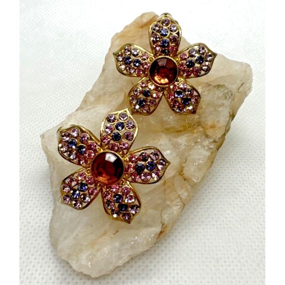 Vintage Rhinestone‎ Pink and Purple Gold Tone Flower Clip-On Earrings 1960s 70s - Picture 1 of 7